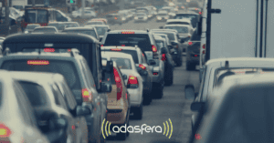 asistente de conducción en atascos