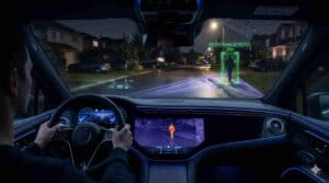 Vista desde el interior de un coche de lujo por la noche con HUD activado. Un recuadro verde resalta a un peatón con el texto "PEDESTRIAN DETECTED 25m". El parabrisas muestra haces de luz azules del sensor LiDAR escaneando la carretera. La pantalla central muestra una vista térmica de visión nocturna del mismo peatón.